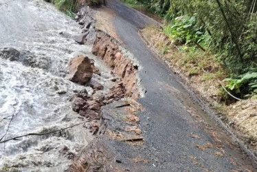 En la vía Quiebra del Billar - La Ye, en zona rural de Manizales (foto), hubo pérdida de banca.