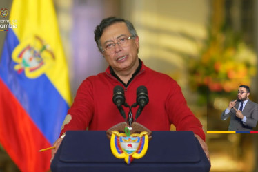 El presidente Gustavo Petro aseguró este domingo que el salario mínimo vital se mantendrá en el nuevo decreto. Además, propuso que sea móvil, es decir, que pueda aumentar según las variantes económicas.
