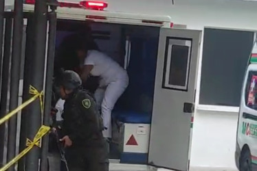 Tres uniformados resultaron afectados en el ataque.