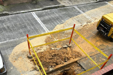 Usuario de Aguas se queja porque le cobran reparación en la calle 
