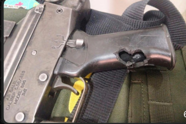 Los tiros eran centrados y a un proyectil le desvió la velocidad la empuñadura del fusil.