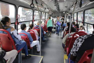 Los conductores deben esperar que los pasajeros se sienten y cerrar la puerta antes de arrancar.