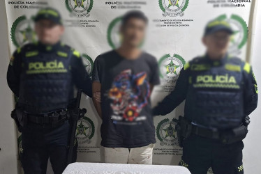 En el sitio fue capturado el presunto agresor, quien fue informado de sus derechos y dejado a disposición de la Fiscalía General de la Nación por el delito de lesiones personales.