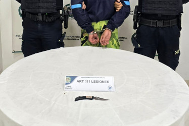 El capturado agredió a otro hombre, de 38 años, con una navaja en abdomen, tórax y un brazo.