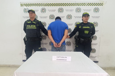 En Pereira capturaron a un hombre que fue sorprendido usando pegamento al interior de un cajero, para luego engañar a las víctimas con el cambiazo de tarjeta 