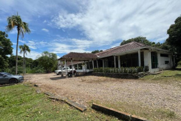 Foto I Cortesía U. de Caldas I LA PATRIA  Esta casa perteneció al segundo al mando del cartel de Medellín, en los años 70 y 80. La vivienda, considerada en pleno deterioro, será reemplazada por espacios universitarios.