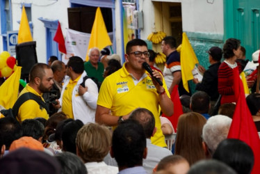 César Díaz en esta contienda electoral está avalado por el partido Alianza Social Independiente (ASI).