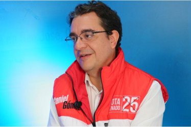 Daniel Gómez, candidato al Senado, durante su visita a LA PATRIA. 