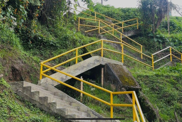 Con seis obras en vías y escaleras, en Manizales mejoraron la movilidad para peatones y vehículos en la zona industrial.