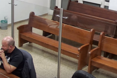 La juez decidió enviar a la cárcel de manera preventiva al exalcalde involucrado en un ataque con arma de fuego en una residencia en Manizales.