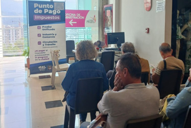 La Secretaría de Hacienda de Manizales destacó que este año se tendrán 12 puntos habilitados para pagar la factura del predial, contando puntos en el sector de El Cable, la Terminal de Transporte, el punto móvil rural, además de otros como Susuerte. En la imagen, el punto de Cable Plaza.