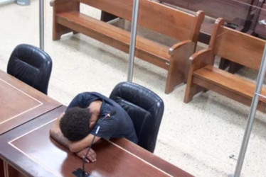 Morocho terminó detenido por intimidación o amenazas con armas, que parte de una pena de 4 años. No aceptó cargos. El ente acusador pidió mandarlo a la cárcel. La juez la avaló.