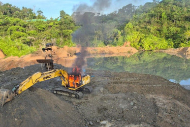 En el operativo no hubo capturas, pero se destruyó maquinaria pesada usada para minería ilegal.