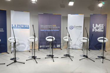 Así iba el montaje este viernes (13 de febrero) en el estudio de televisión de la Universidad de Manizales. 