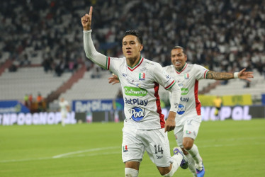 Jefry Zapata y Dayro Moreno comandan el ataque del Once Caldas ante Fortaleza. El Blanco juega con la urgencia de ganar para seguir en el lote de los ocho clasificados y para mejorar el entorno para el técnico Hernán Darío Herrera.