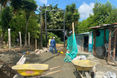 La estructura del puente peatonal que conectará La Miranda y Santander ya fue instalada y se alista para su entrega en marzo.