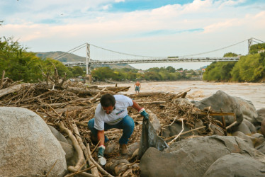 Con un mensaje de educación ambiental y el cuidado de los ecosistemas se adelantó la jornada de limpieza en el río Magdalena. Se retiró media tonelada de residuos que ayudará a generar un impacto positivo en la comunidad.