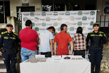 Foto| Cortesía| LA PATRIA  Se logró en trabajo entre la Policía Nacional y la Fiscalía. Uniformados de la Sijín realizaron 6 diligencias de allanamiento y registro en inmuebles utilizados como puntos de expendio de sustancias alucinógenas: barrios Inmaculada , La Plazuela , Talleres y sector bomberos, de Samaná.