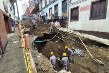 Fotos I Fredy Arango I LA PATRIA  El servicio de acueducto se restableció el sábado en la noche, indicó Aguas de Manizales. Entre tanto, continúan los trabajos de recuperación de la vía. 