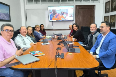  Foto I Cortesía U. de Manizales I LA PATRIA Grupo de doctores de la Facultad de Ciencias Sociales y Humanas de la Universidad de Manizales, claves en el posicionamiento científico de la institución en el país. 