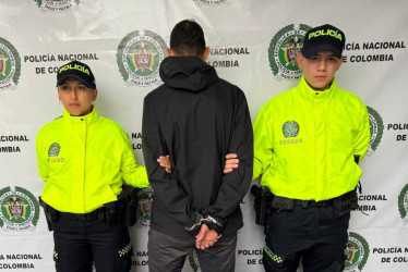 Esta persona, fue dejada a disposición de la Fiscalía General de la Nación para su correspondiente judicialización, y finalizadas las audiencias le dieron medida de aseguramiento intramural de 21 meses de prisión en establecimiento carcelario.