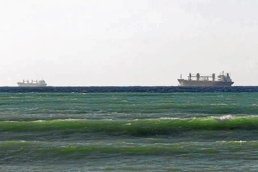 Petroleros cruzando el Estrecho de Ormuz.