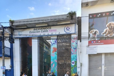 Los colados se han vuelto más frecuentes en la estación de Villamaría del cable aéreo de Manizales, donde una puerta permanece cerrada, lo cual genera confusión.