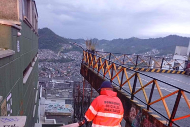 Limpian unas escalas sucias en la Santander