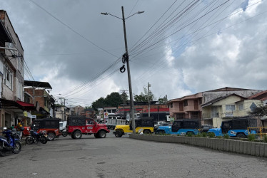 Conductores mantienen aislado un municipio de Caldas. Denuncian supuestos abusos de la cooperativa de transporte a la que están afiliados. El bloqueo se inició el martes (24 de marzo).