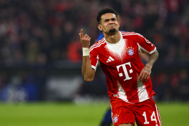 Luis Díaz, del Bayern de Múnich, celebra el gol que puso el 4-1 en el marcador durante el partido de vuelta de los octavos de final de la Liga de Campeones de la UEFA entre el Bayern de Múnich y el Atalanta en Múnich, Alemania, el 18 de marzo de 2026.