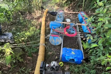 Equipos utilizados para minería ilegal fueron inutilizados en zona rural de Montenegro.