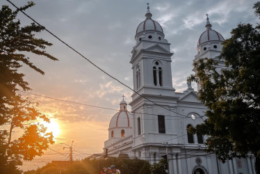 Esta es la programación de Semana Santa en el puerto caldense. Este año, la comunidad religiosa ha preparado una nutrida agenda. En la foto, la catedral Nuestra Señora del Carmen.