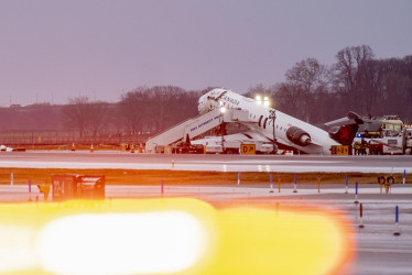 El avión transportaba a 72 pasajeros y 4 miembros de la tripulación. Los fallecidos fueron el piloto y el copiloto.