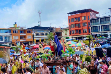 Cerca de cinco mil personas aprovecharon el día soleado para iniciar la Semana Santa en un municipio del oriente de Caldas.