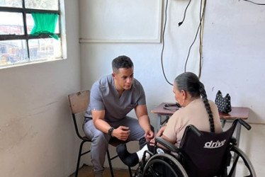 El médico y exalcalde del municipio Alfredo Odacid Valencia Dovale estuvo en el corregimiento de Berlín y en la vereda El Congal con su equipo de trabajo.