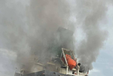 Envian buques al estrecho de Ormuz