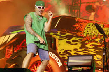 Feid presentó este jueves su nuevo EP, 'FEID VS FERXXO', en el que explora la dualidad de su carrera y explora sus raíces musicales.