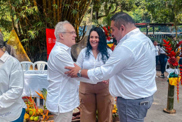 El embajador de Francia en Colombia, Sylvain Itté, estuvo en Guarinocito (La Dorada) para la conmemoración del Día Nacional de la Memoria y Solidaridad con las Víctimas.