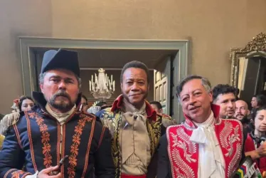 El presidente Gustavo Petro participa en una escena de una película sobre la vida del almirante José Prudencio Padilla, prócer de la Independencia de Colombia.