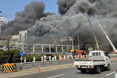 El incendio causó 11 muertes y dejó 59 personas heridas. Además, los organismos de socorro adelantan la búsqueda de tres desaparecidos.