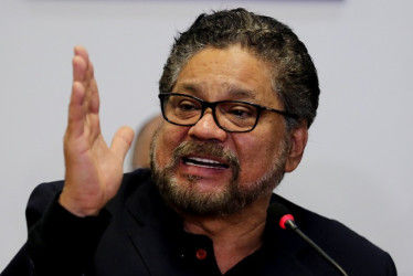 Ordenaron la captura de siete jefes de la Segunda Marquetalia por su implicación en el magnicidio de Miguel Uribe. Ofrecen hasta $5 mil millones por información que lleve a su captura. En la foto, alias Iván Márquez, jefe de esta disidencia de las Farc.