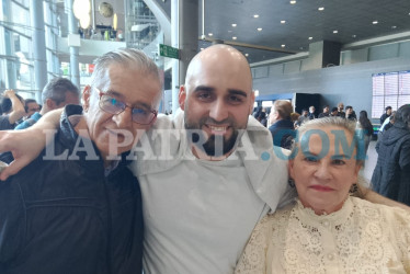 Yónatan Gálvez Marín recibió el abrazo de sus padres, tras 10 años de purgar una pena por un crimen que no cometió.