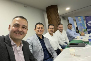 Líderes y amigos Foto | Tomada de Facebook | LA PATRIA