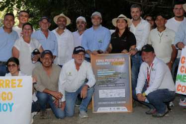 La Gobernación de Caldas, junto a las alcaldías de La Merced y Salamina, firmó el documento de inicio del proyecto de las obras de pavimentación de la vía entre ambos municipios.