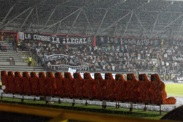 Once Caldas gana 0-1 parcialmente ante Llaneros, en Villavicencio. El partido está detenido por una tormenta eléctrica.