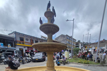 Fuente del parque de Neira, en mal estado. 