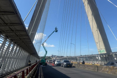 Desde este lunes 16 de marzo hay cierres parciales en el viaducto César Gaviria de Pereira y Dosquebradas mientras Invías refuerza ocho templetes. Conductor, habrá un carril menos durante el día: tenga paciencia.