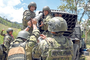 Foto / EFE / LA PATRIA  Desde inicios de mes, el Gobierno de Ecuador anunció el inicio de una serie de ataques a organizaciones criminales en la zona fronteriza con Colombia que contaban con el respaldo y cooperación de Estados Unidos. 