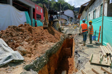 Cambio de alcantarillado en las galerías de Salamina