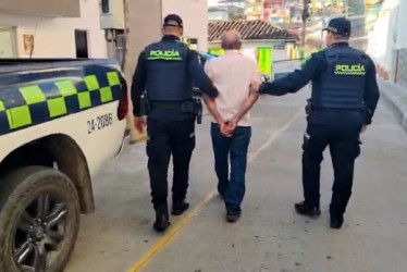 De acuerdo con la investigación, los hechos habrían ocurrido el 12 de octubre del 2024, cuando el hoy capturado, aprovechando la confianza que tenía con la familia de la víctima, vulnera la integridad de la menor de 14 años de edad.